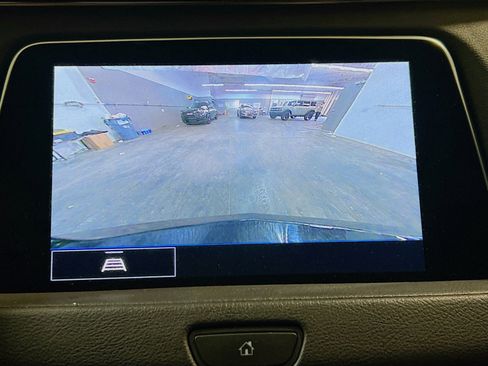 Used 2022 Cadillac XT4 Sport w/ Safety Alert Package FWD image 9