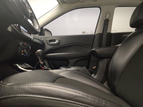 Used 2020 Jeep Compass Latitude FWD image 17