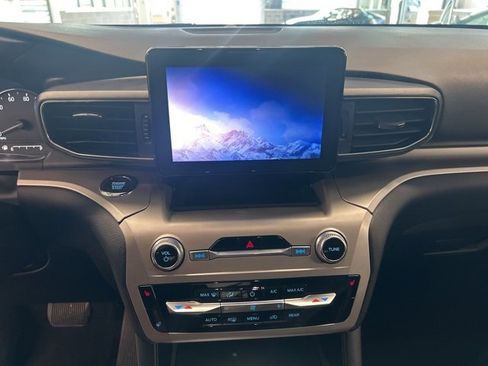 Used 2021 Ford Explorer XLT w/ Equipment Group 202A image 16