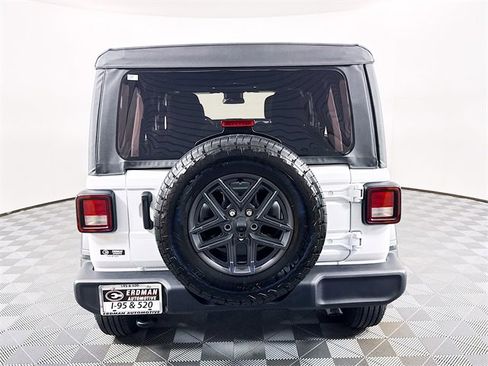 Used 2025 Jeep Wrangler Sport S image 21
