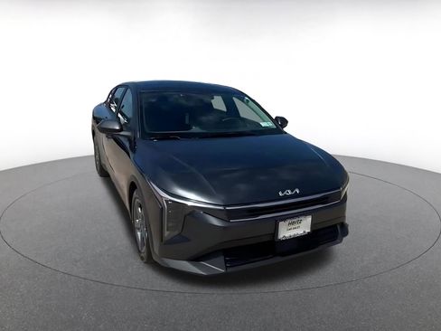 Used 2025 Kia K4 LXS image 3