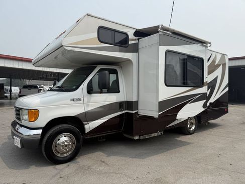 Used 2005 Ford E-350 and Econoline 350 Super Duty RWD image 30