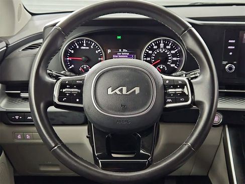 Used 2023 Kia Carnival LX image 22
