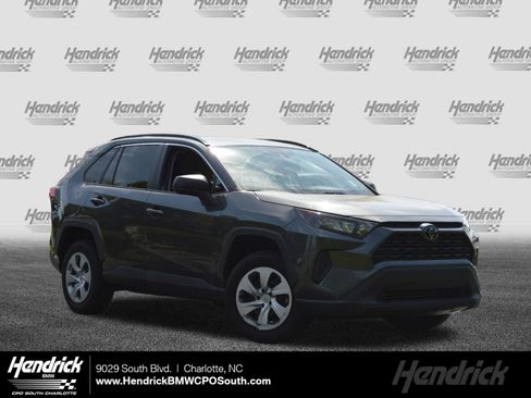 Used 2020 Toyota RAV4 LE image 1