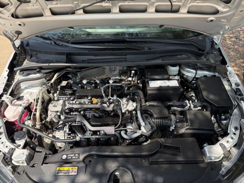 Used 2025 Toyota Corolla LE FWD image 31
