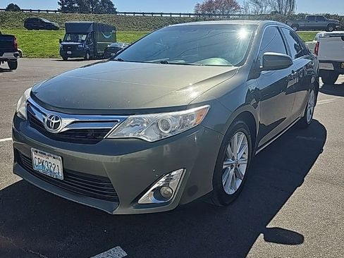 Used 2013 Toyota Camry XLE w/ Leather Pkg image 1