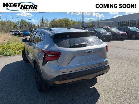 Used 2025 Chevrolet Trax ACTIV w/ Driver Confidence Package FWD image 3