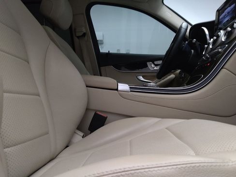 Used 2018 Mercedes-Benz GLC 300 w/ Premium Package image 21