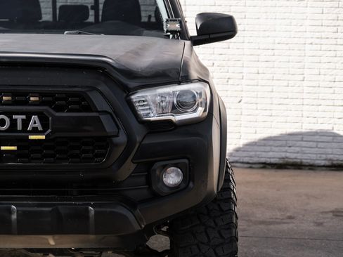 Used 2017 Toyota Tacoma SR5 w/ Tow Package image 44