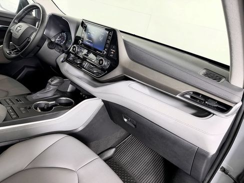 Used 2020 Toyota Highlander XLE AWD/4WD image 54