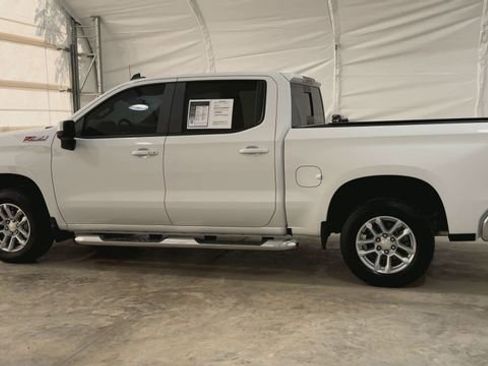 Used 2022 Chevrolet Silverado 1500 LT AWD/4WD image 2
