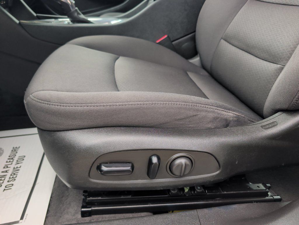 Used 2023 Chevrolet Malibu LT FWD image 9