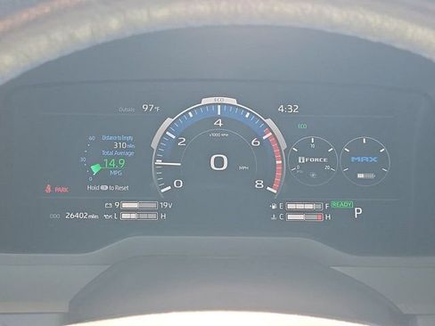 Used 2024 Toyota Tundra Platinum AWD/4WD image 32