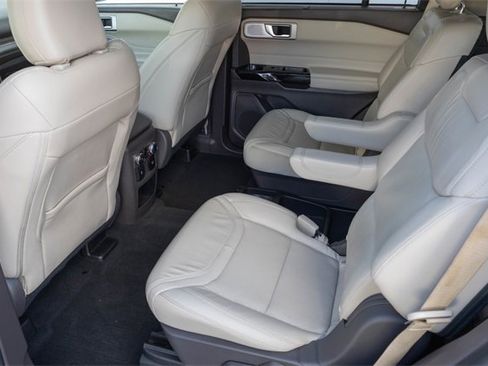 Used 2021 Ford Explorer Platinum w/ Equipment Group 601A image 17