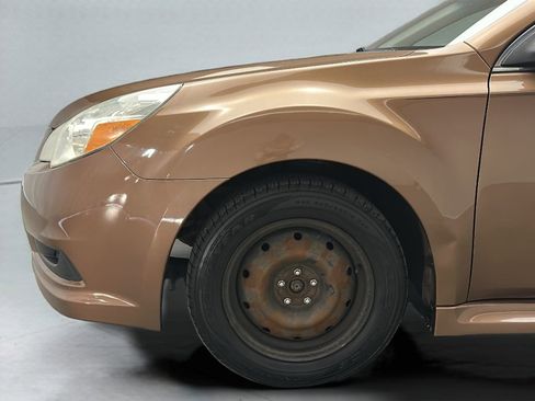 Used 2011 Subaru Legacy 2.5i AWD/4WD image 9