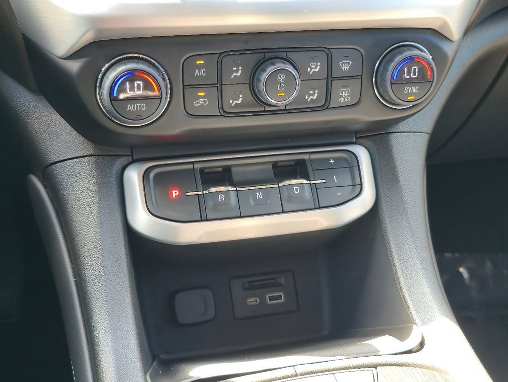 Certified 2023 GMC Acadia SLT w/ Elevation Edition AWD/4WD image 16