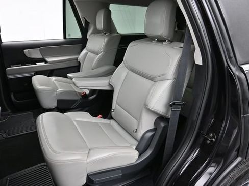 Used 2025 Ford Expedition Active AWD/4WD image 29