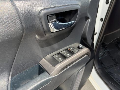 Used 2018 Toyota Tacoma TRD Pro AWD/4WD image 35