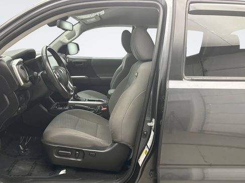 Used 2022 Toyota Tacoma SR5 AWD/4WD image 11