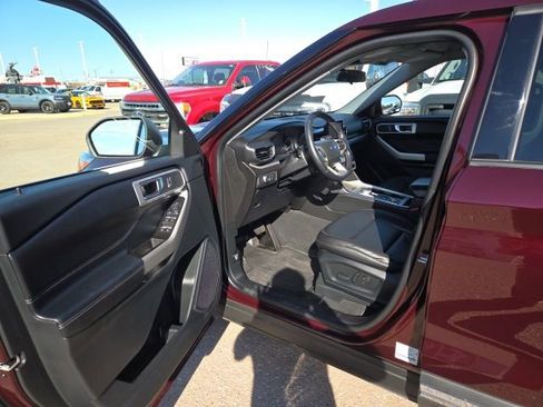 Certified 2022 Ford Explorer XLT w/ Equipment Group 202A image 16