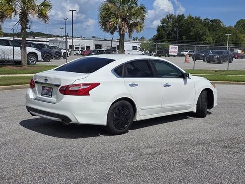 Used 2016 Nissan Altima 2.5 S w/ Power Driver Seat Package FWD image 5