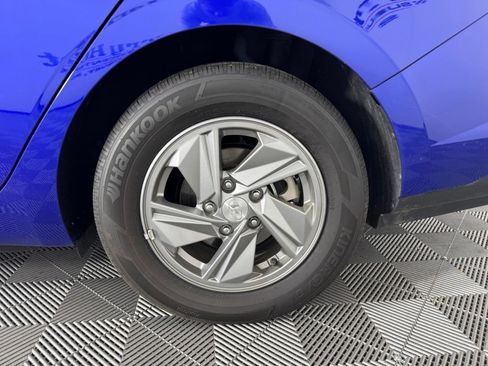 Used 2025 Hyundai Elantra SE FWD image 13
