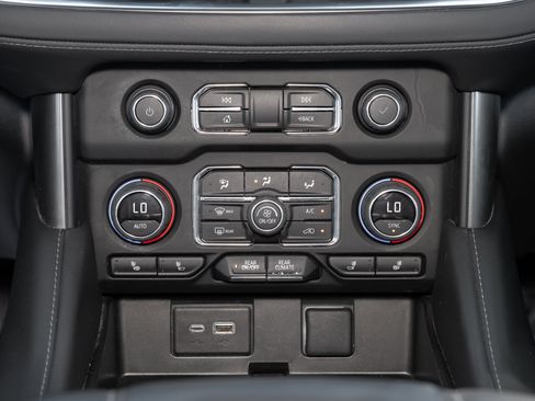 Used 2023 Chevrolet Suburban LT image 35