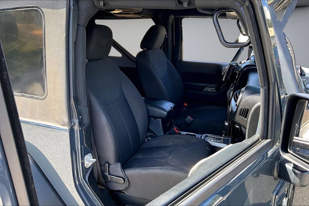 Used 2017 Jeep Wrangler Sport w/ Connectivity Group AWD/4WD image 27