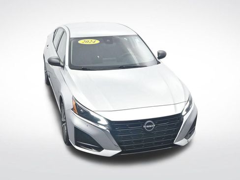 Used 2024 Nissan Altima 2.5 SV FWD image 31
