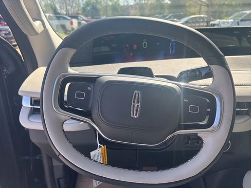 New 2026 Lincoln Navigator L Reserve AWD/4WD image 21