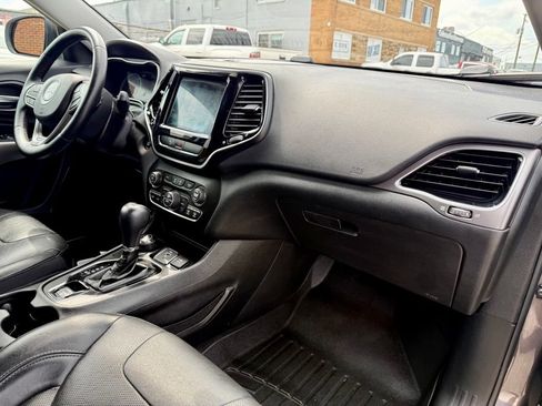 Used 2019 Jeep Cherokee Limited AWD/4WD image 28