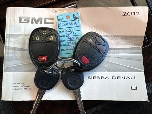 Used 2011 GMC Sierra 1500 Denali RWD image 30
