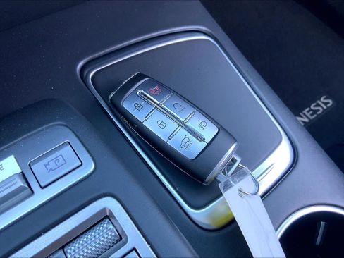 Used 2025 Genesis GV70 2.5T image 15