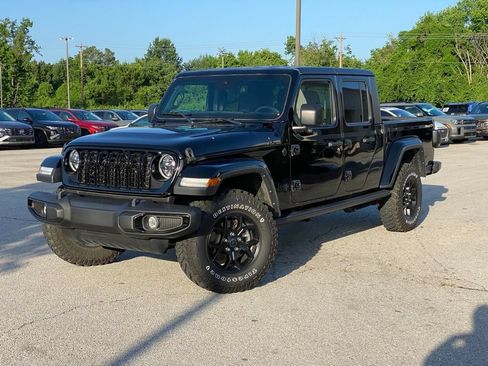 Used 2024 Jeep Gladiator Sport AWD/4WD image 3