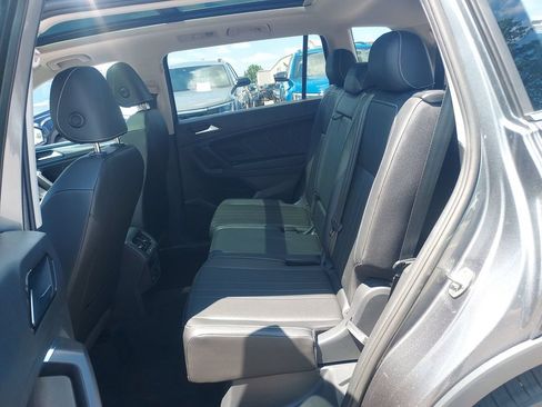 Used 2023 Volkswagen Tiguan SE w/ Panoramic Sunroof Package FWD image 28