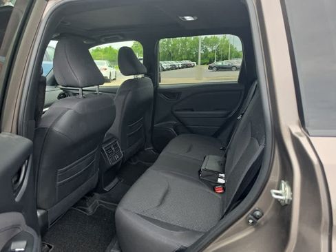 Used 2025 Subaru Forester Premium AWD/4WD image 9