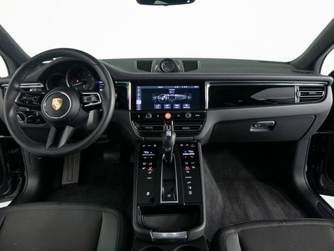 Certified 2025 Porsche Macan image 31