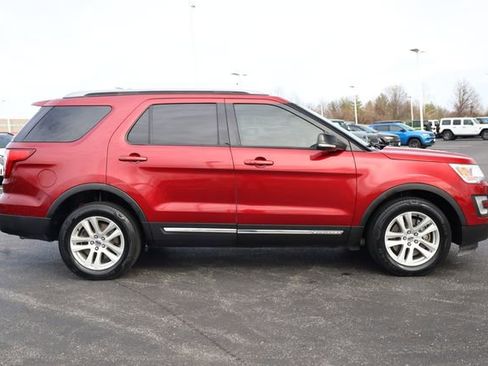 Used 2017 Ford Explorer XLT w/ Equipment Group 202A image 4