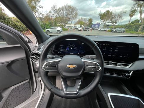 Used 2025 Chevrolet Equinox LT image 33