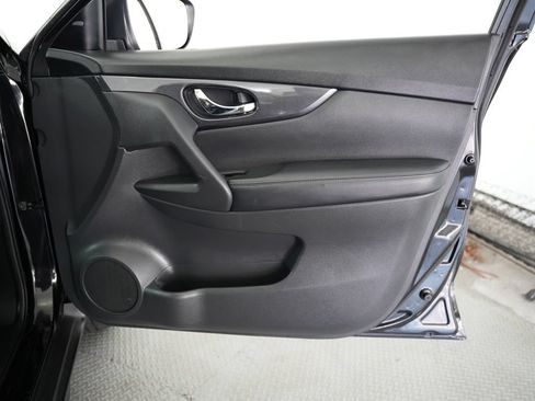 Used 2020 Nissan Rogue SV FWD image 48