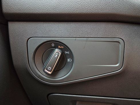 Certified 2023 Volkswagen Tiguan SE FWD image 20