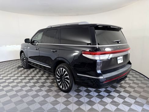 Used 2022 Lincoln Navigator Black Label image 3