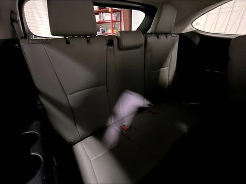 Used 2022 Toyota Highlander XLE AWD/4WD image 28