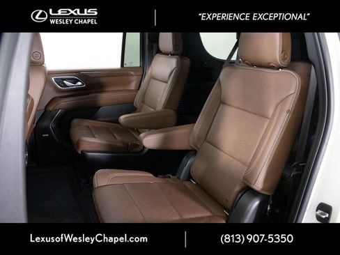 Used 2022 Chevrolet Suburban High Country w/ Premium Package 2 AWD/4WD image 23