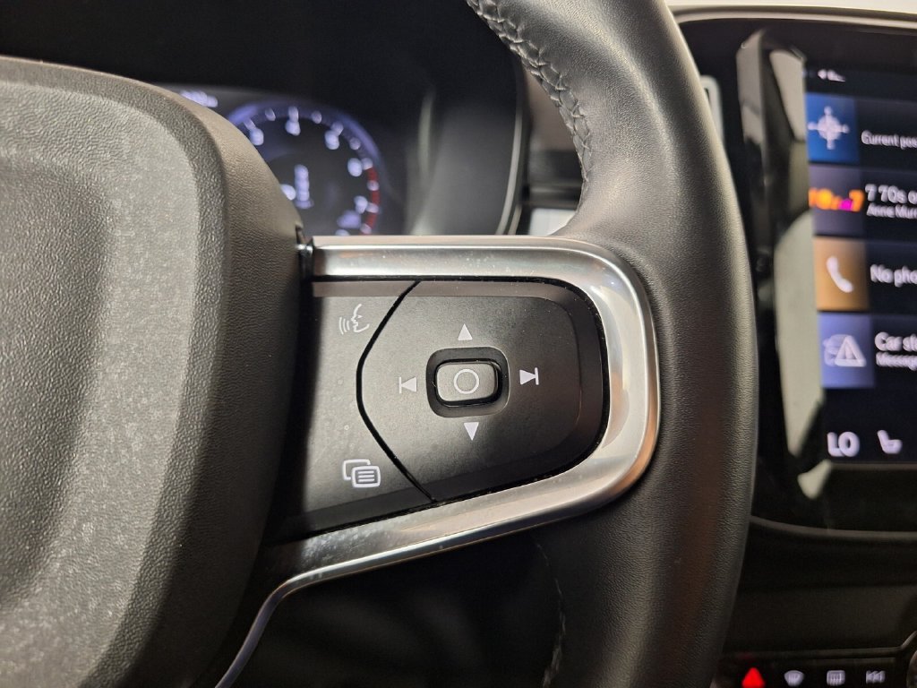 Used 2022 Volvo XC40 T5 Momentum AWD/4WD image 15