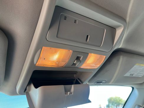 Used 2018 Nissan Titan SV image 32