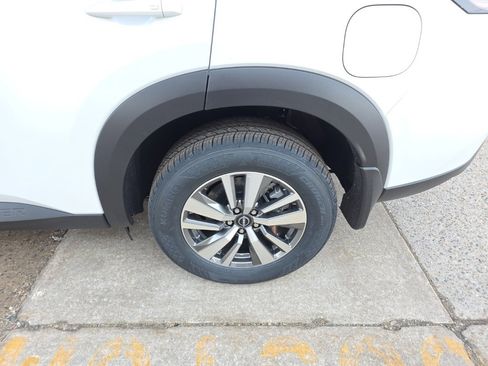 New 2026 Nissan Pathfinder SL image 12