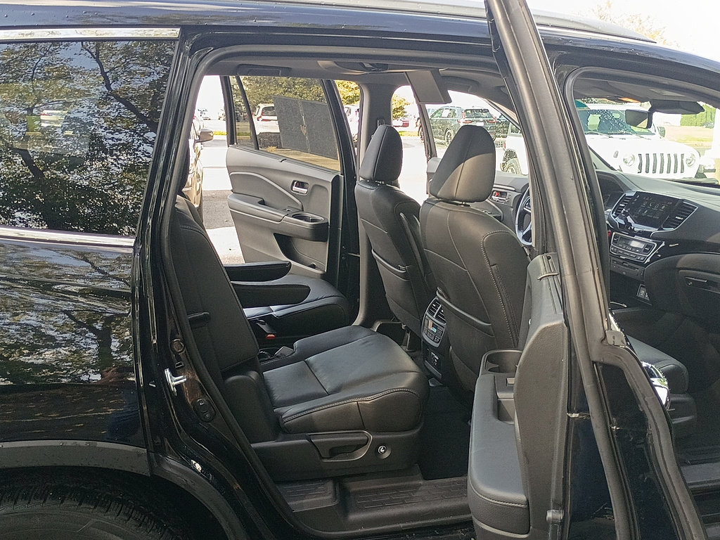 Certified 2022 Honda Pilot Touring image 17