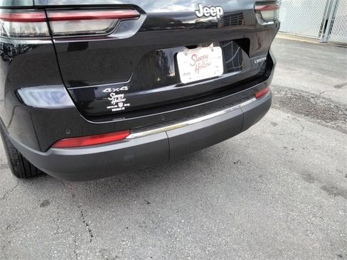 Used 2023 Jeep Grand Cherokee L Limited w/ Luxury Tech Group II image 15