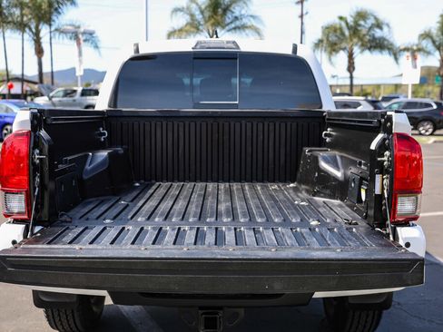 Used 2018 Toyota Tacoma TRD Off-Road w/ Technology Package image 25